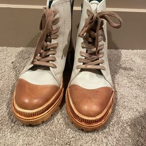 Roan barely blue and tan boots